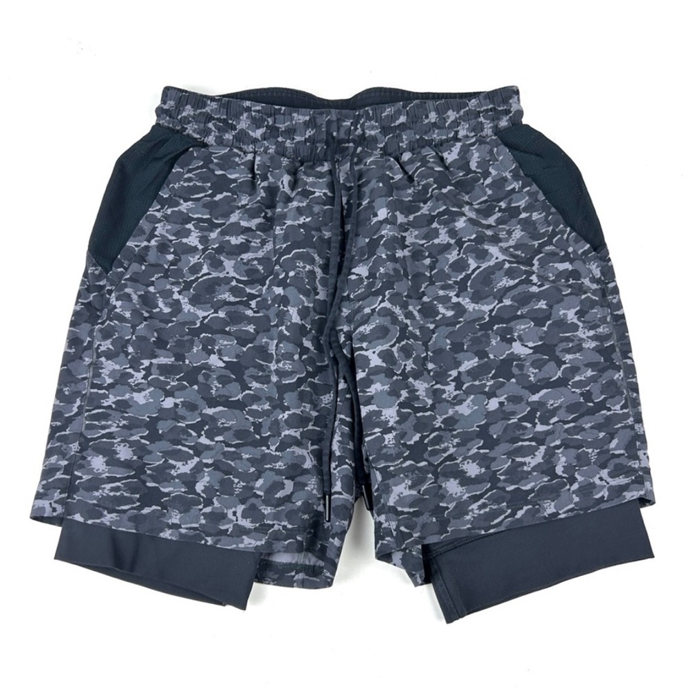 Lululemon men’s camouflage athletic lined shorts